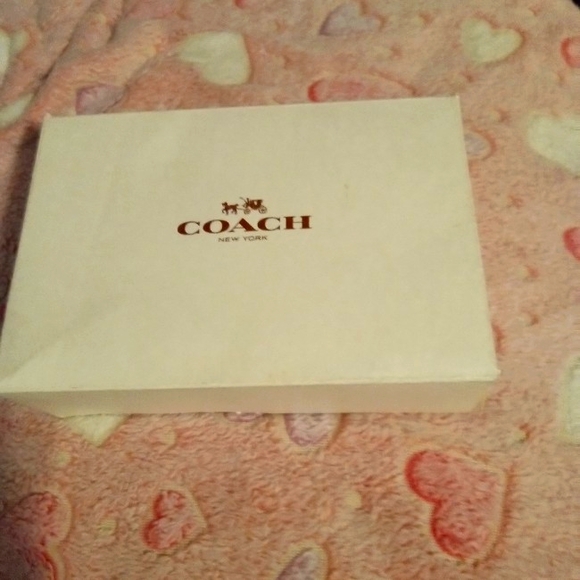 NWT COACH FLORAL HAND WRISTLET - Picture 1 of 4